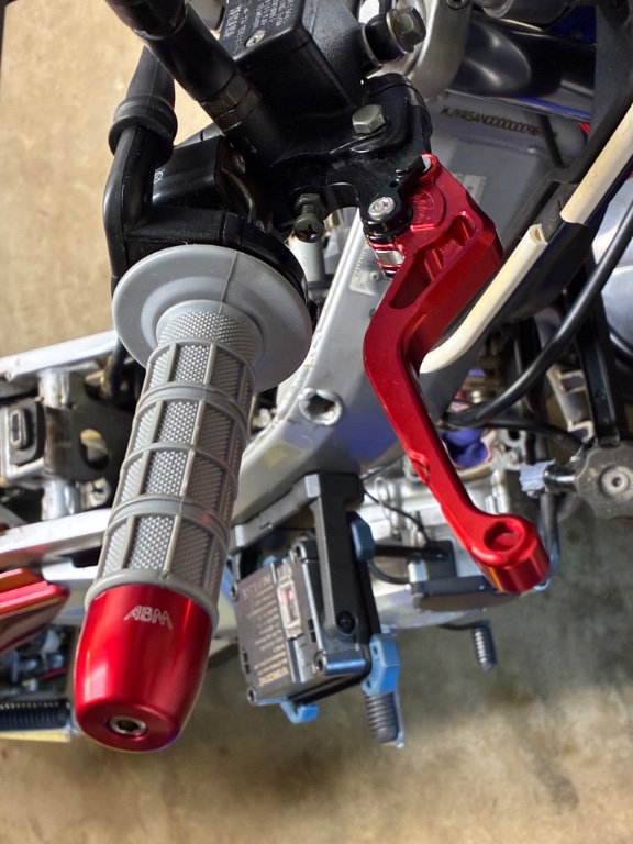 ABM 0310 mit grauen Griffgummis, probrake MIDI Bremshebel und ABM Lenkerenden